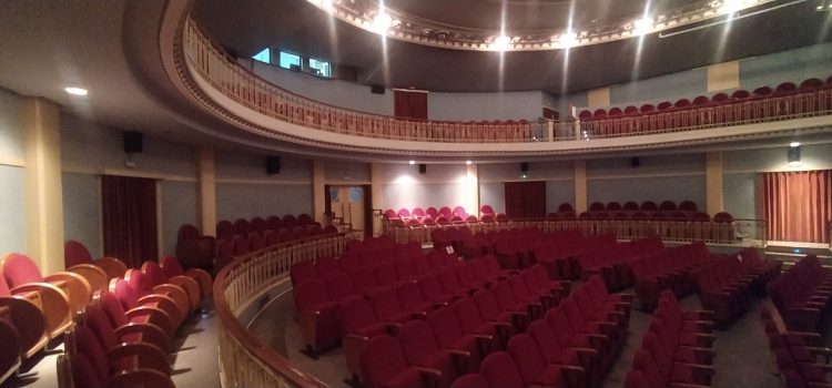 El Teatro «Bellas Artes», de Tarazona, nos acoge para disfrutar de «El novato» y «Un mundo pequeño»