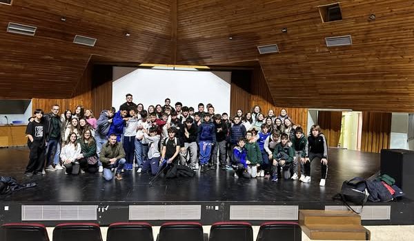 «Supa modo» y el universo de Jo, motivos para el encuentro del alumnado del IES «Pirámide», de Huesca, y del colegio «San Gabriel», de Zuera