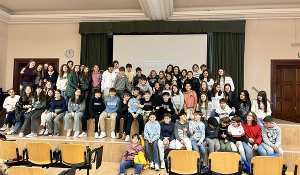 Cine en versión original para el alumnado del IES «Montes Negros», de Grañén, y el colegio «San Viator», de Huesca